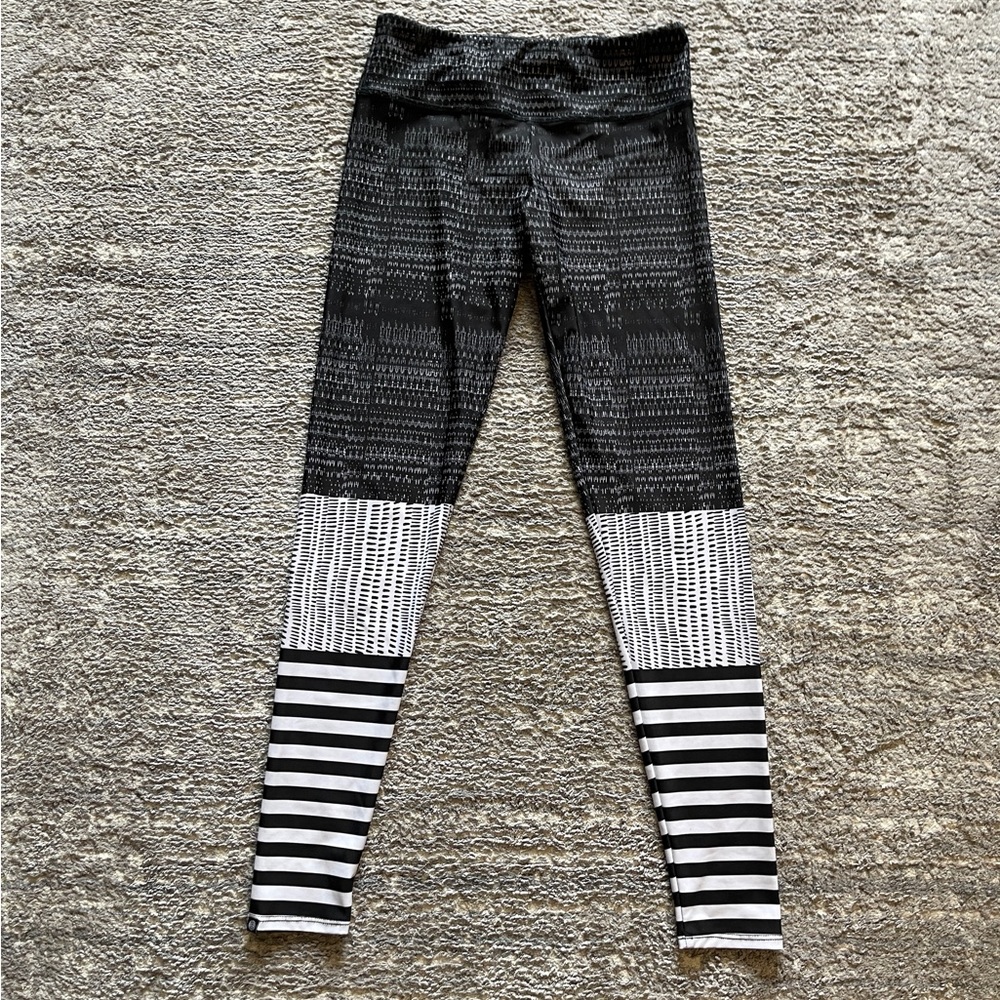 Stylish Onzie Black and White Patterned Leggings